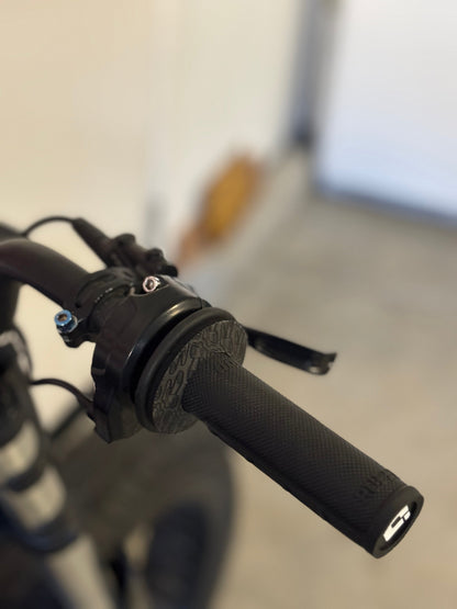 Preorder V2 Super 73 Plug and Play Surron Throttle